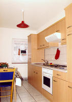 Insel Usedom, Balm am Achterwsser, Fewo 2, hier: die K�che mit E-Herd und Backofen sowie K�hlschrank etc.