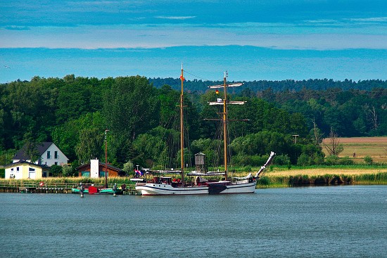 Segelschiff im Hafen von Neppermin
